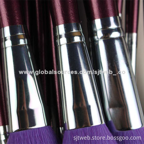 16 Pieces Powder Makeup Brushes, Off-Price Merchandise